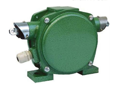 常用皮帶跑偏控制器PWG-12-30、超靈敏兩級(jí)跑偏開關(guān)WHKP-12-30廠家
